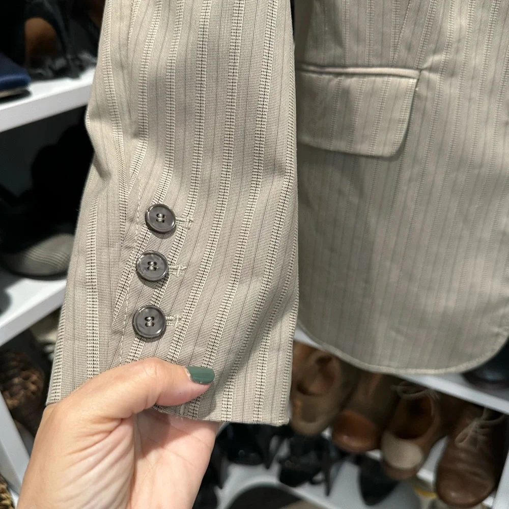 The Limited Light beige pant suit - Picture 2 of 6
